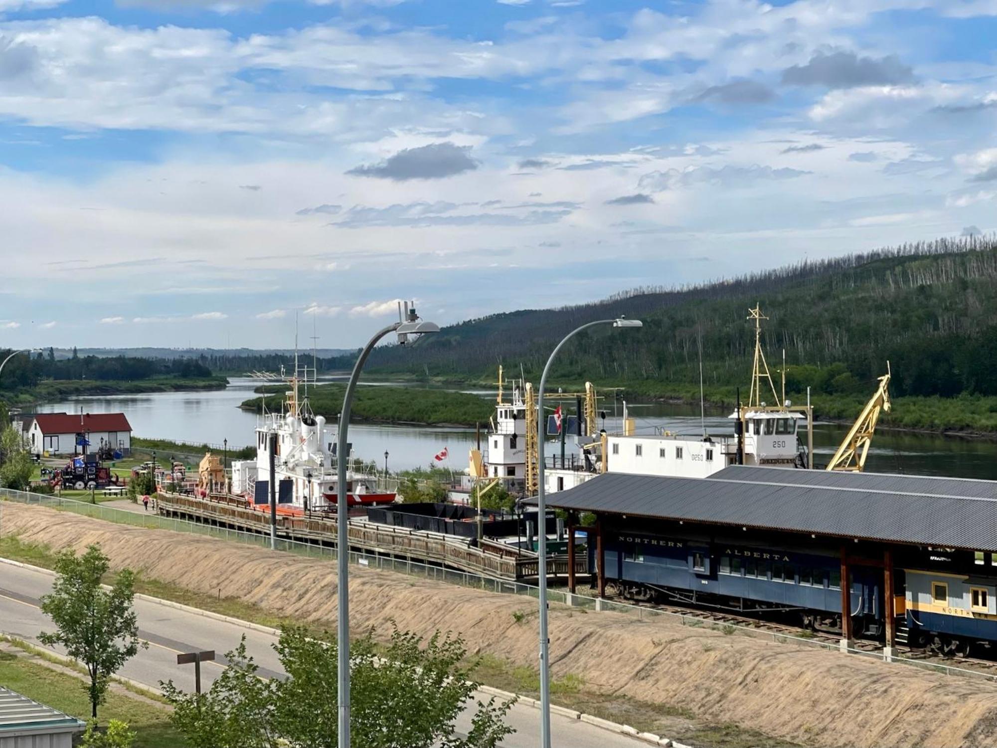 Top Floor Riverfront Condo With Stellar Sunsets! Fort Mcmurray Εξωτερικό φωτογραφία