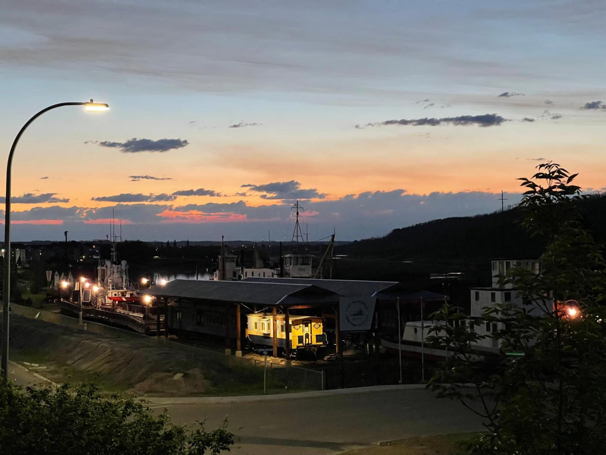 Top Floor Riverfront Condo With Stellar Sunsets! Fort Mcmurray Εξωτερικό φωτογραφία