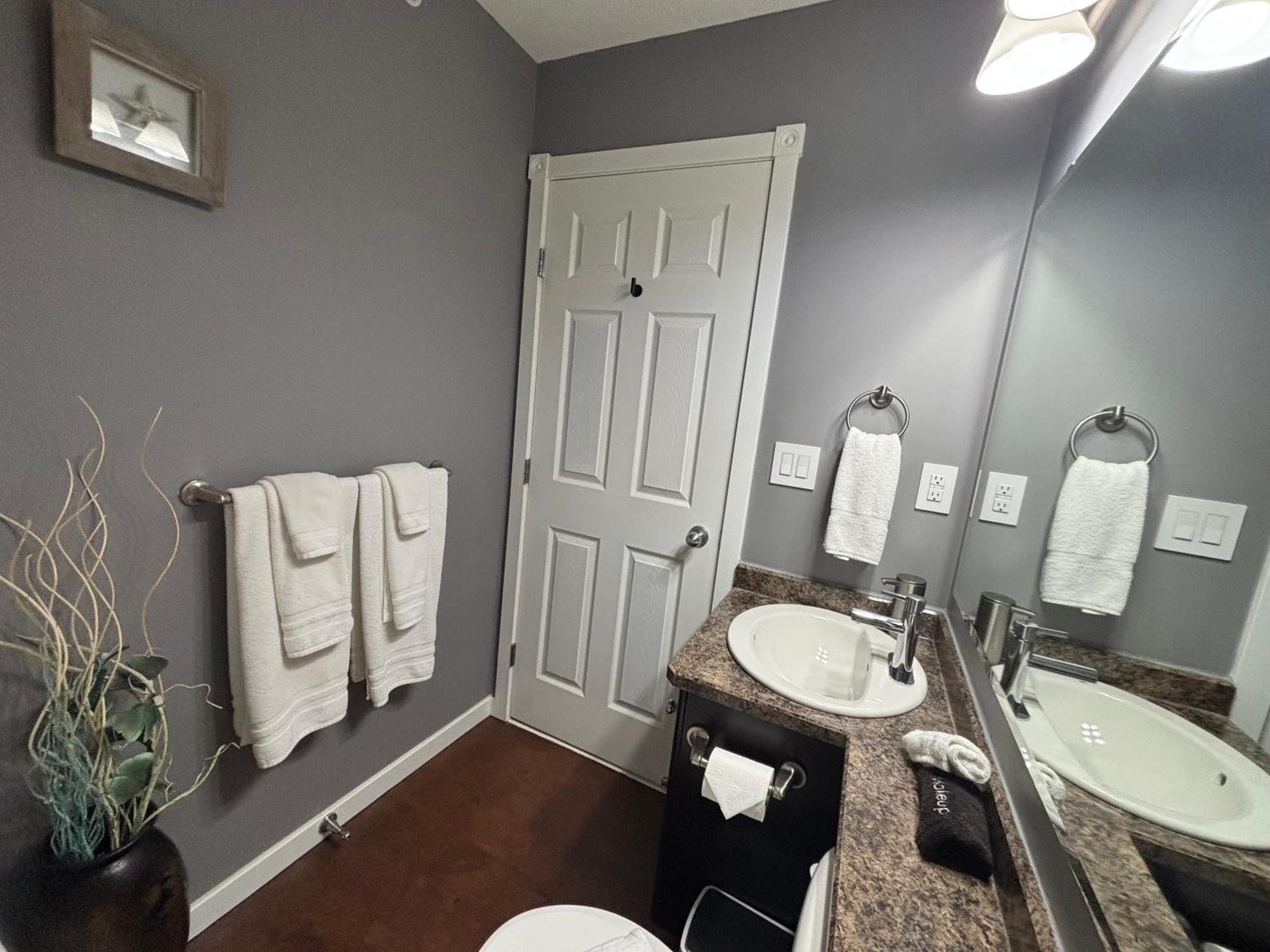 Top Floor Riverfront Condo With Stellar Sunsets! Fort Mcmurray Εξωτερικό φωτογραφία